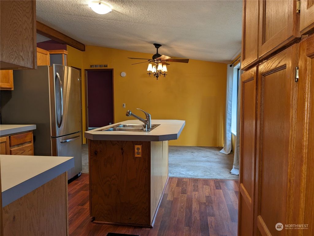 listing image 9360679143026595087