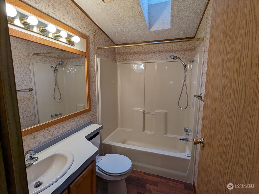 listing image 9362244465930174920