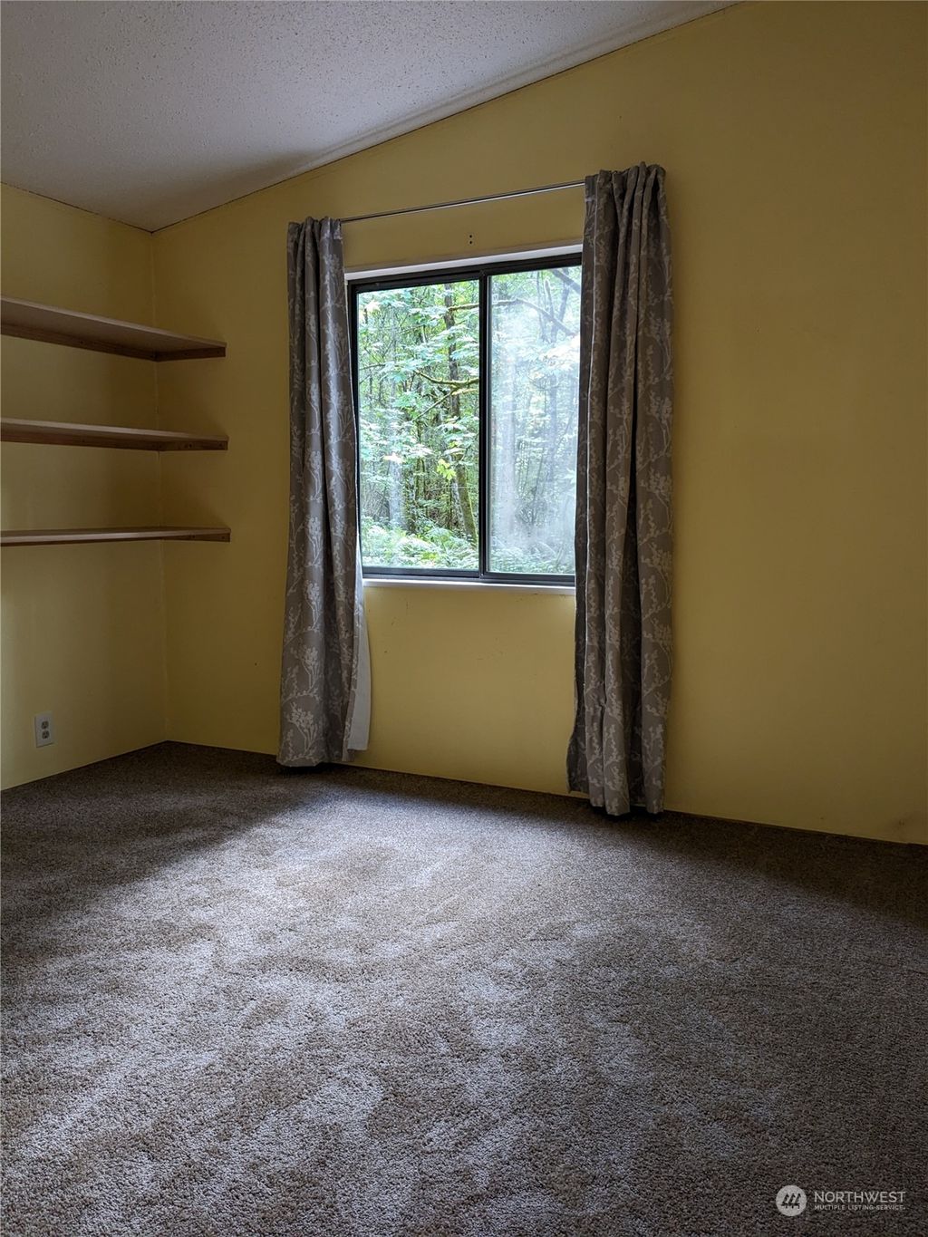 listing image 9364680058345919875