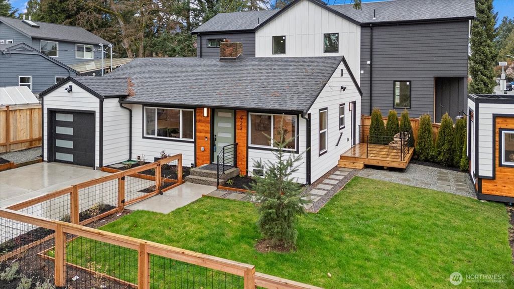 Photo of 922 NE 117th Street, Seattle, WA 98125 (MLS # 2462946)