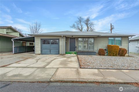 Photo of 1026 Lindy Street, Wenatchee, WA 98801 (MLS # 2470269)