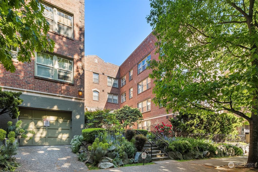 Photo of 124 Warren Avenue N #211, Seattle, WA 98109 (MLS # 2128035)