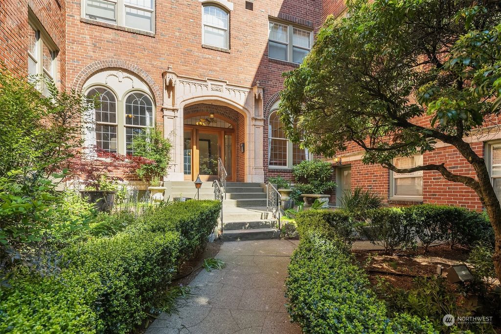 Photo of 124 Warren Avenue N #211, Seattle, WA 98109 (MLS # 2128035)