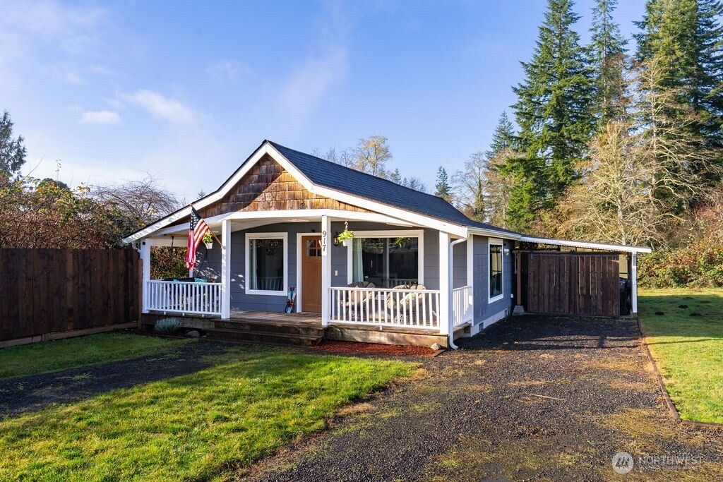 Photo of 917 Garden Road, Aberdeen, WA 98520 (MLS # 2458045)