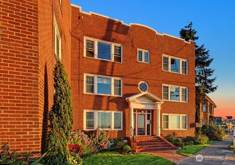 Photo of 2452 Alki Avenue SW, Seattle, WA 98116 (MLS # 2563184)