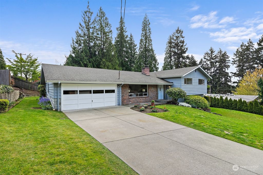 Photo of 12509 SE 56th Street, Bellevue, WA 98006 (MLS # 2228967)