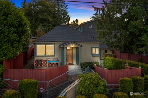 Photo of 704 E Marine View Drive, Everett, WA 98201 (MLS # 2269384)