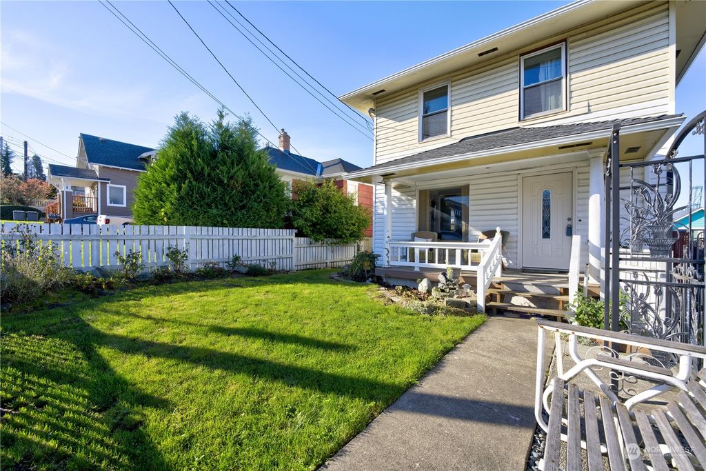 Photo of 3014 Federal Avenue, Everett, WA 98201 (MLS # 2172835)
