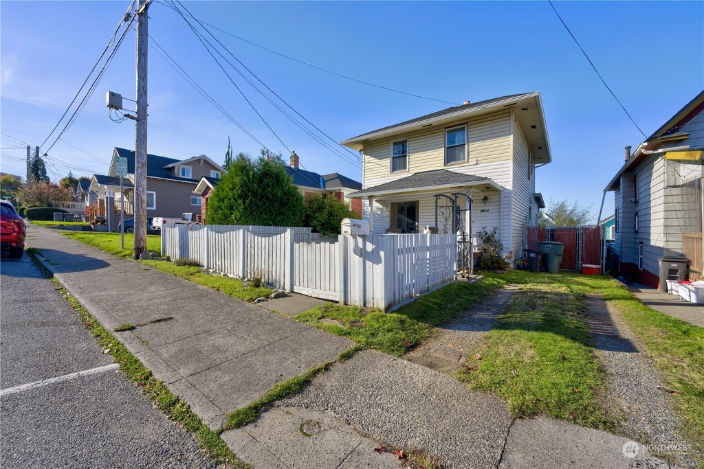 Photo of 3014 Federal Avenue, Everett, WA 98201 (MLS # 2172835)