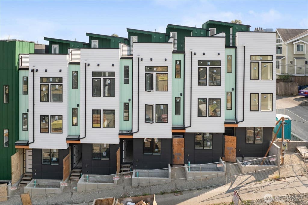 Photo of 1825 E Pine Street, Seattle, WA 98122 (MLS # 2565683)
