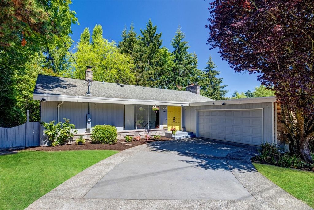 Photo of 9740 SE 40th Street, Mercer Island, WA 98040 (MLS # 2268013)