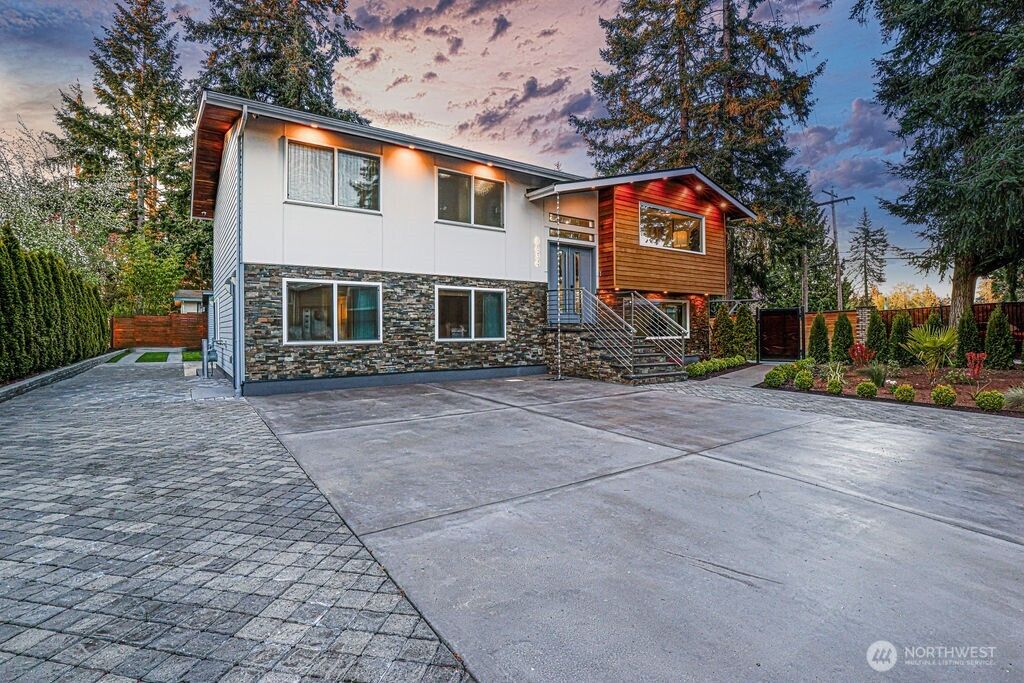 Photo of 8634 NE 132nd Place, Kirkland, WA 98034 (MLS # 2353836)