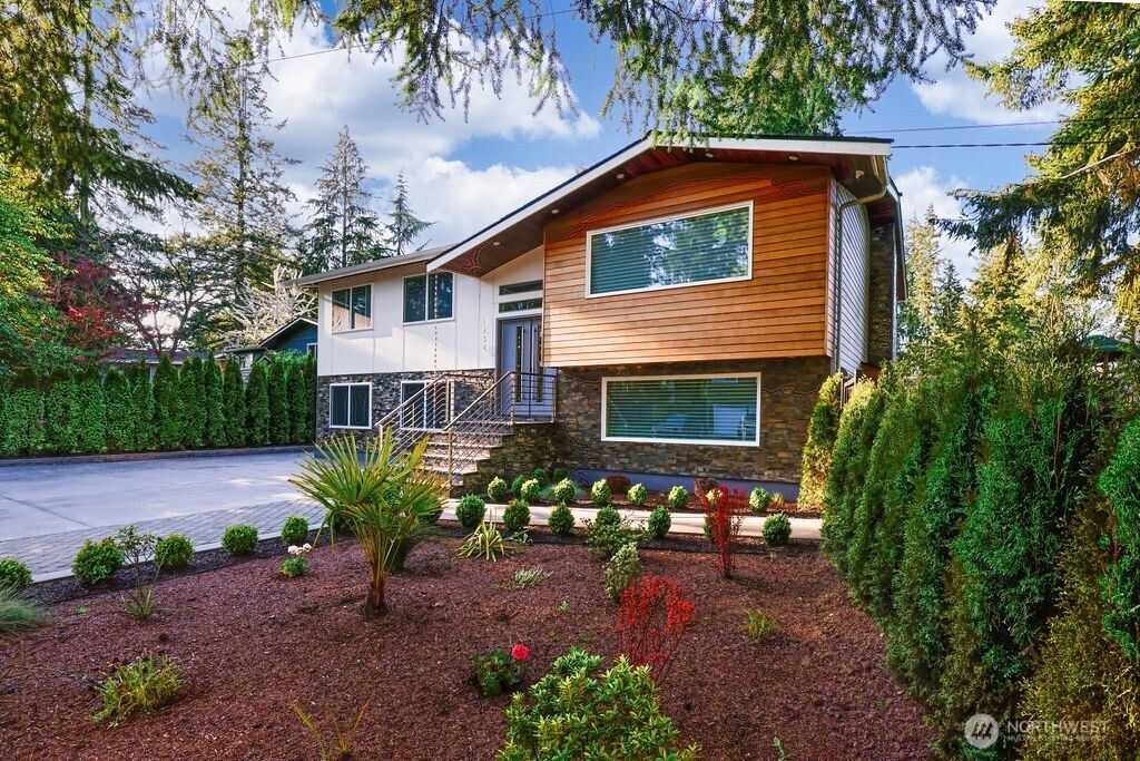 Photo of 8634 NE 132nd Place, Kirkland, WA 98034 (MLS # 2353836)