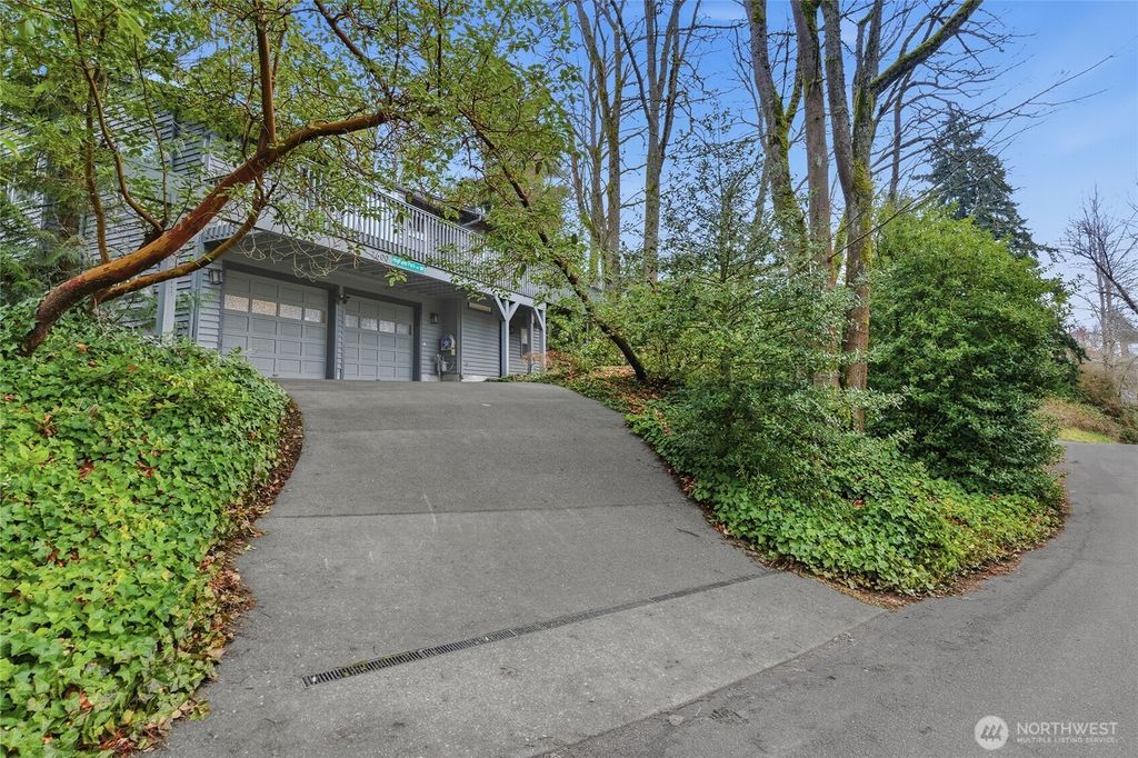 Photo of 7600 Highland Park Way SW, Seattle, WA 98106 (MLS # 2472538)
