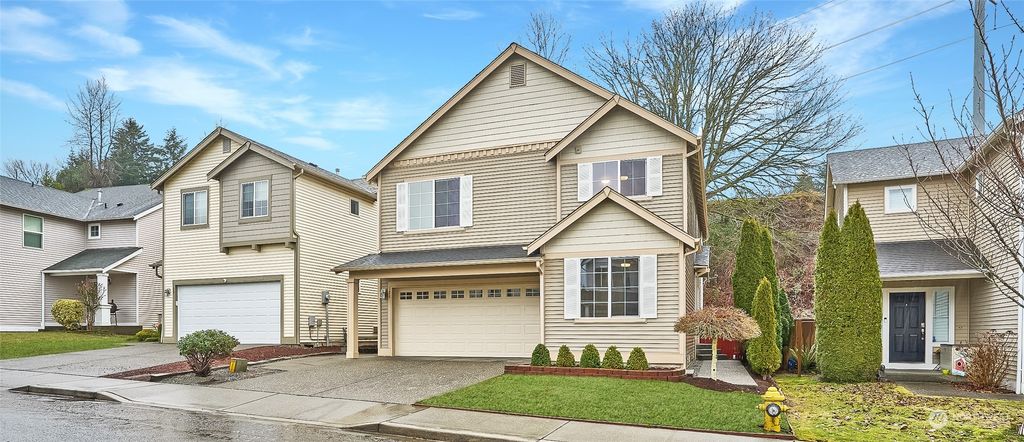 Photo of 124 Glennwood Pl NE Pl, Renton, WA 98056 (MLS # 2328845)