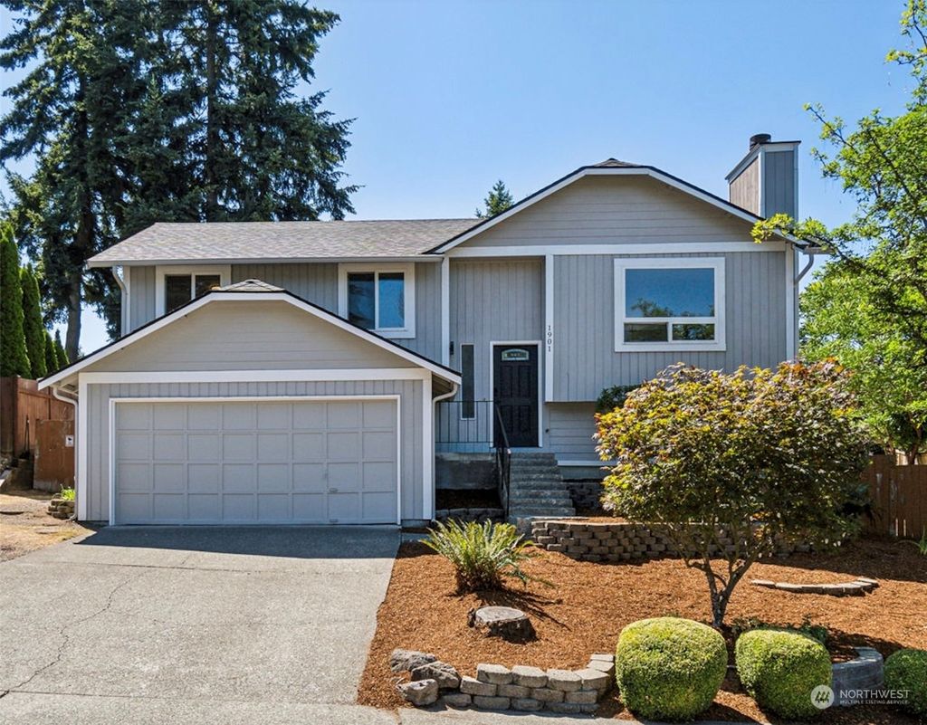 Photo of 1901 NE 17th PL, Renton, WA 98056 (MLS # 2267949)