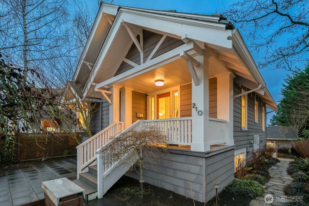 Photo of 210 W McGraw Street, Seattle, WA 98119 (MLS # 2463194)