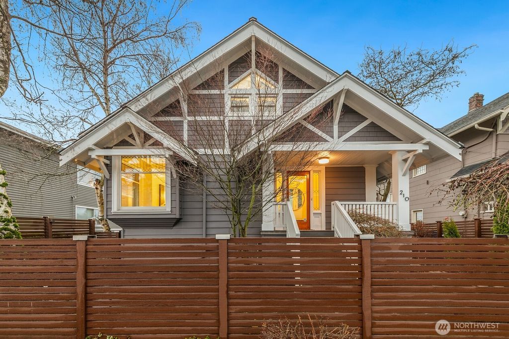 Photo of 210 W McGraw Street, Seattle, WA 98119 (MLS # 2463194)