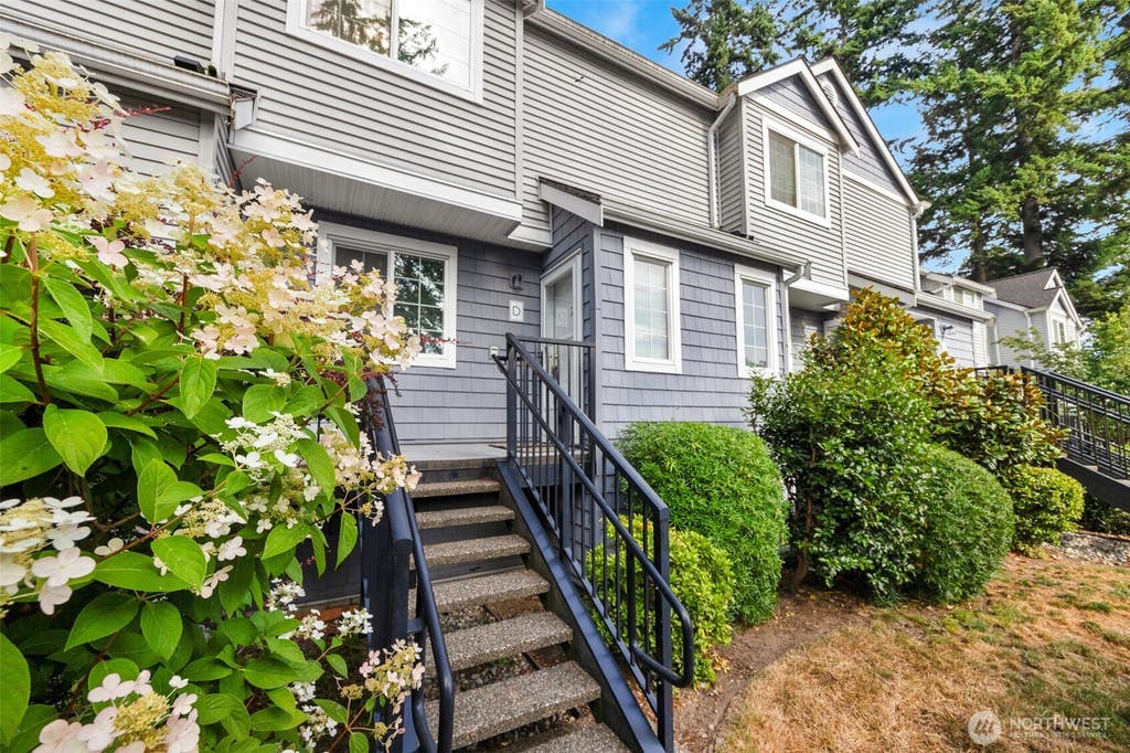 Photo of 11708 Admiralty Way #D, Everett, WA 98204 (MLS # 2558626)