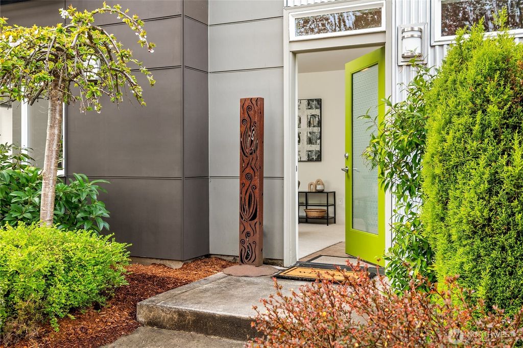 Photo of 1633 B California Avenue SW, Seattle, WA 98116 (MLS # 2354160)
