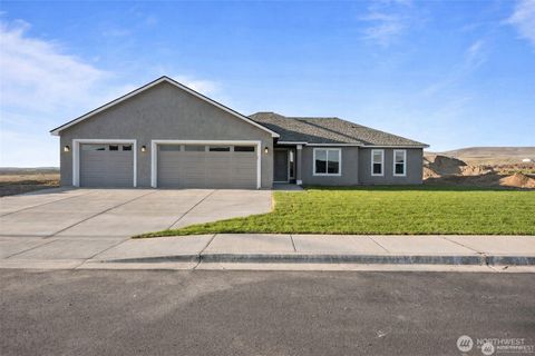 Photo of 0 Lot 12 Road B.9 SW, Royal City, WA 99357 (MLS # 2315865)