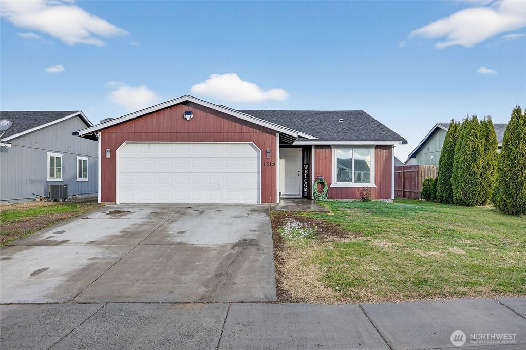 Photo of 1315 E Gemstone St, Othello, WA 99344 (MLS # 2459858)