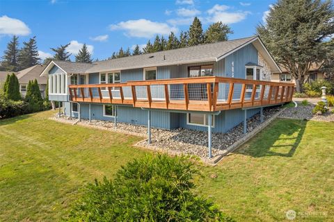 Photo of 403 17th Street, Lynden, WA 98264 (MLS # 2457138)