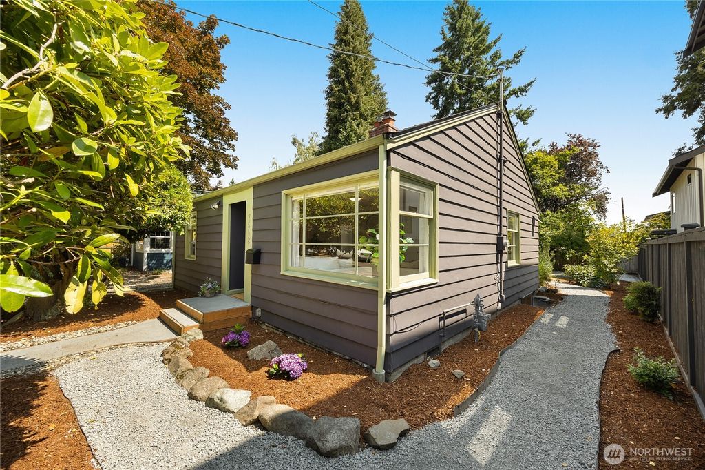 Photo of 7508 31st Avenue NE, Seattle, WA 98115 (MLS # 2395921)