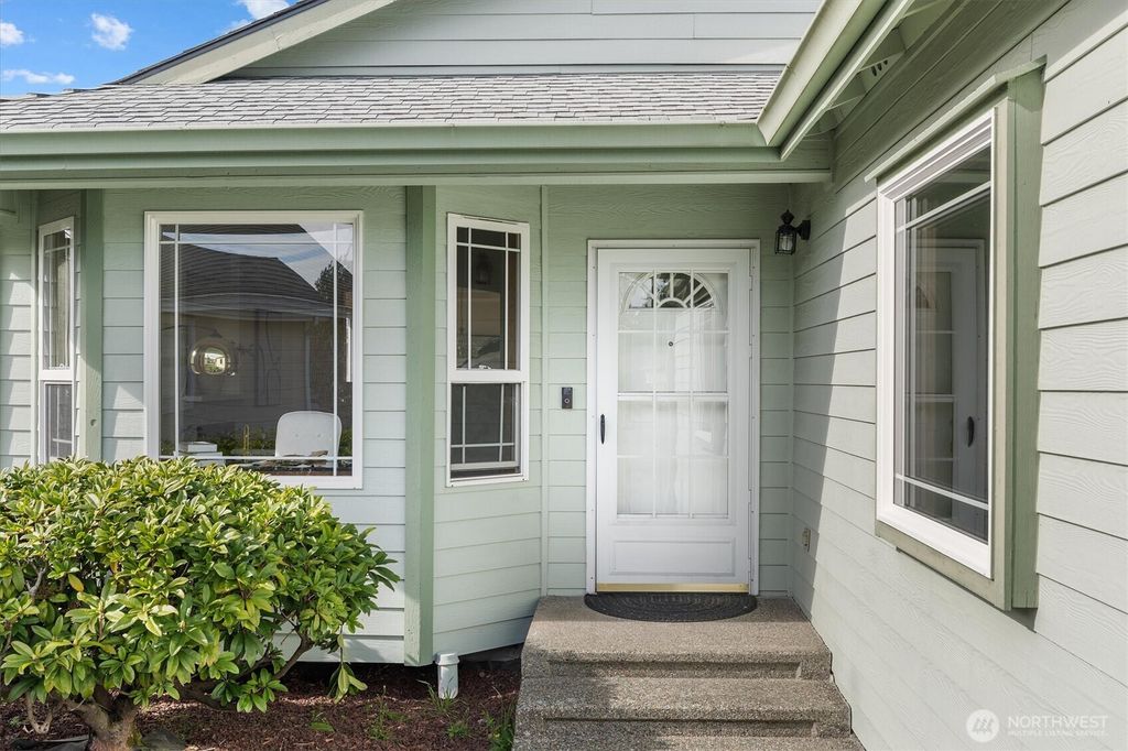 Photo of 1901 N Court SE, Auburn, WA 98002 (MLS # 2499652)