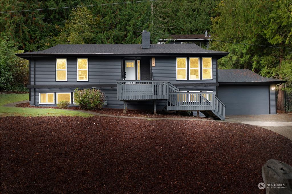 Photo of 750 Highwood Drive SW, Issaquah, WA 98027 (MLS # 2159716)