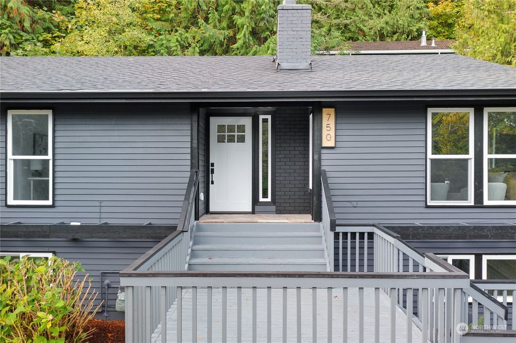 Photo of 750 Highwood Drive SW, Issaquah, WA 98027 (MLS # 2159716)