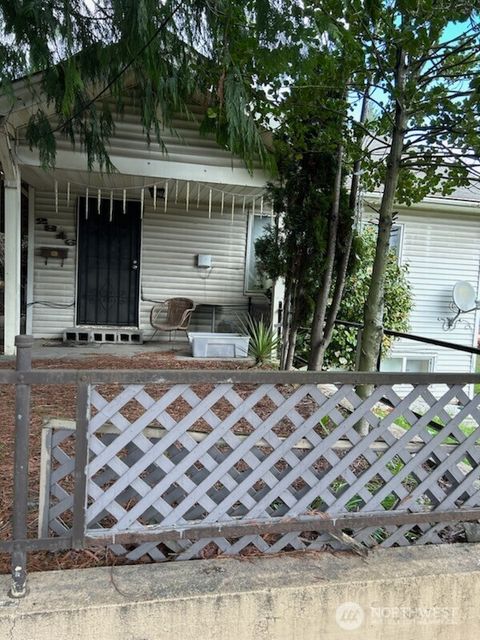 Photo of 2816 SW Dakota Street, Seattle, WA 98126 (MLS # 2513552)