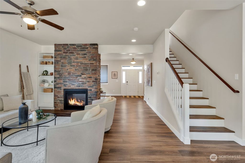 Photo of 1003 SW 339th Street, Federal Way, WA 98023 (MLS # 2424452)