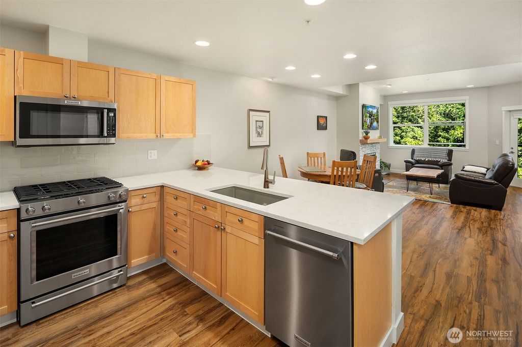 Photo of 1000 Cabin Creek Lane SW #D302, Issaquah, WA 98027 (MLS # 2421754)