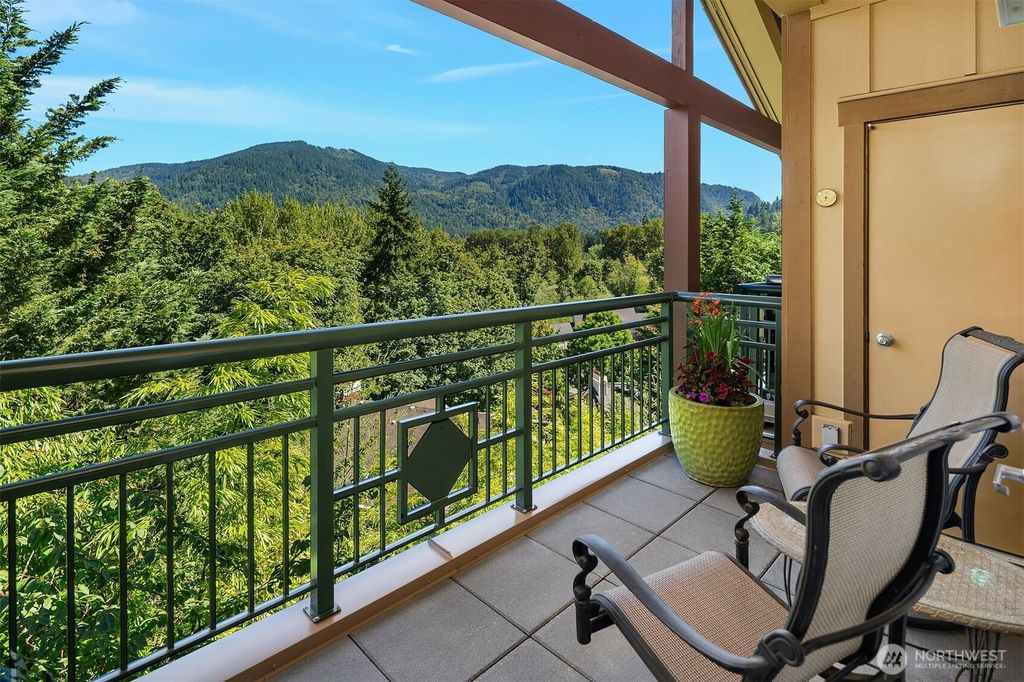 Photo of 1000 Cabin Creek Lane SW #D302, Issaquah, WA 98027 (MLS # 2421754)