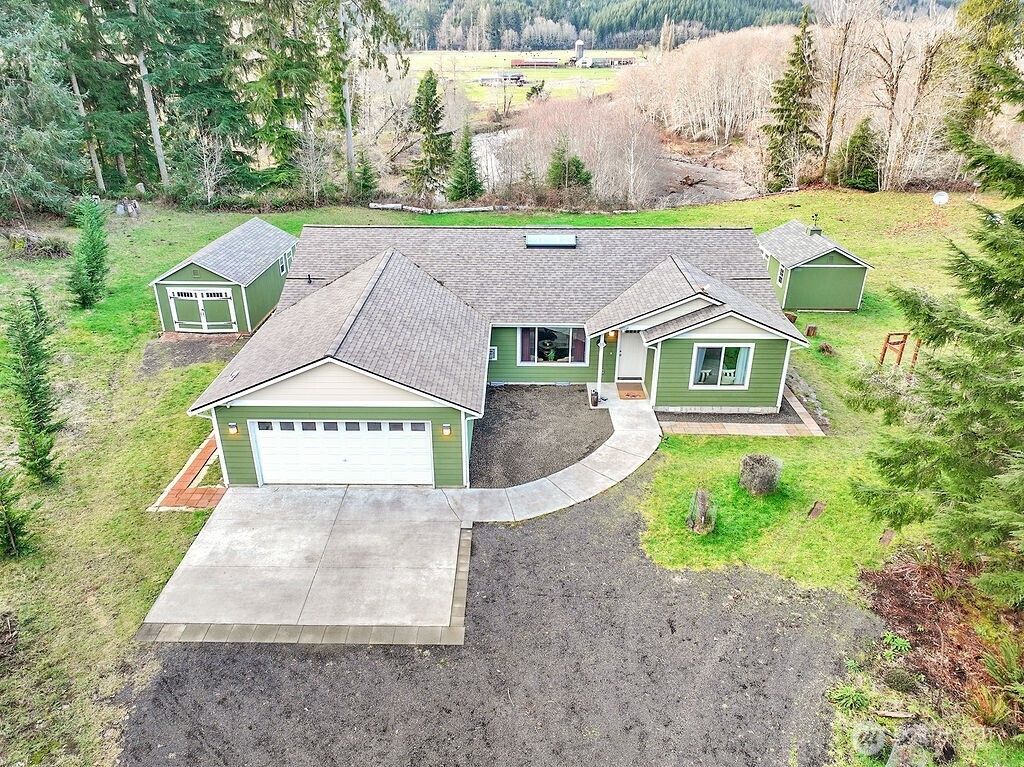Photo of 59 Spruce Place, Cathlamet, WA 98612 (MLS # 2477597)