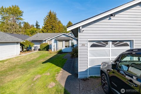 Photo of 204 N 23rd Street, Mount Vernon, WA 98273 (MLS # 2433193)