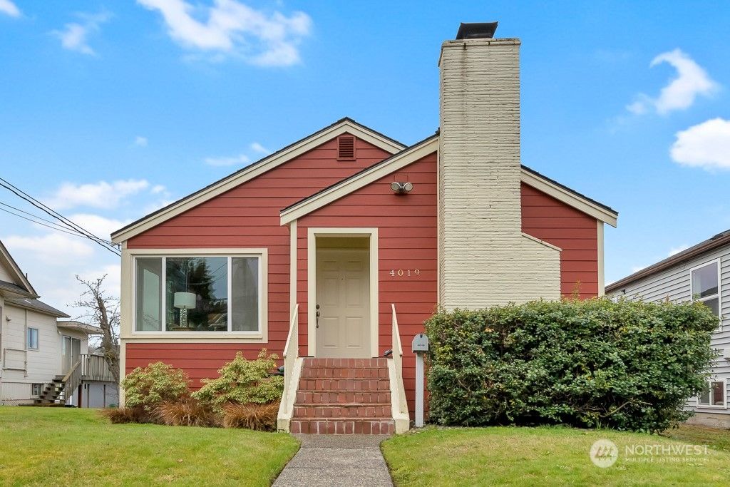 Photo of 4019 38th Avenue S, Seattle, WA 98118 (MLS # 2044945)