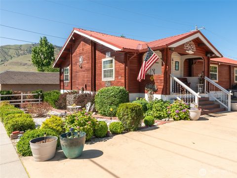 Photo of 319 N Sanders Street, Chelan, WA 98816 (MLS # 2391419)