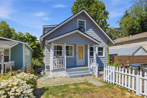 Photo of 1242 Ridgeway Place E, Port Orchard, WA 98366 (MLS # 2543091)