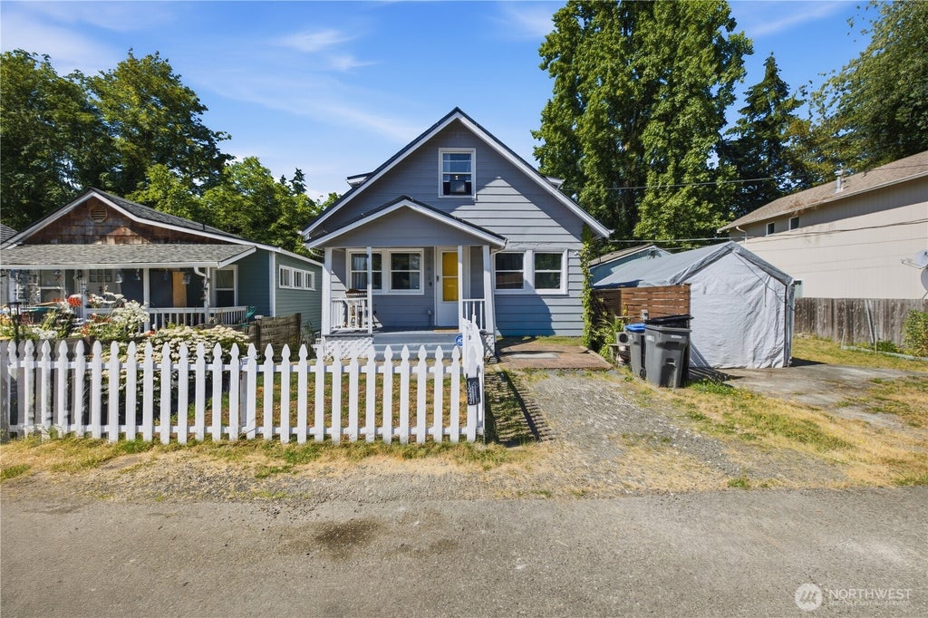 Photo of 1242 Ridgeway Place E, Port Orchard, WA 98366 (MLS # 2543091)