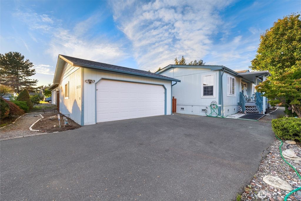 Photo of 8411 15th PL SE Pl, Lake Stevens, WA 98258 (MLS # 2442769)