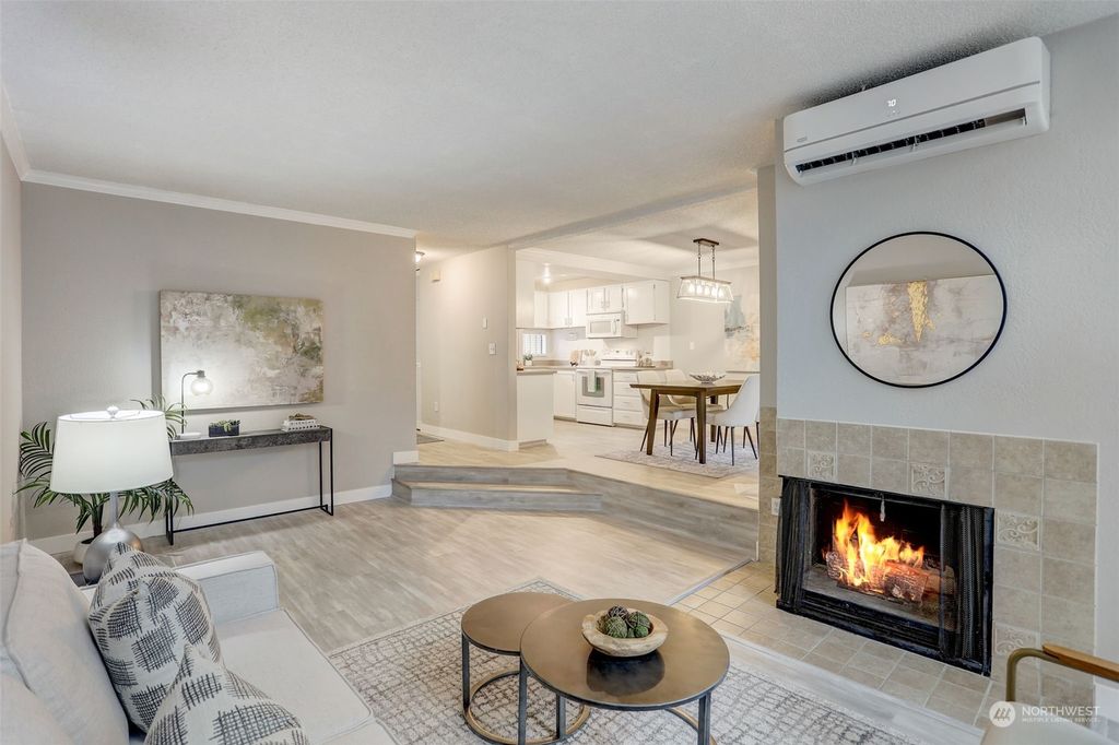 Photo of 4135 145th Avenue NE #E-4, Bellevue, WA 98007 (MLS # 2220980)