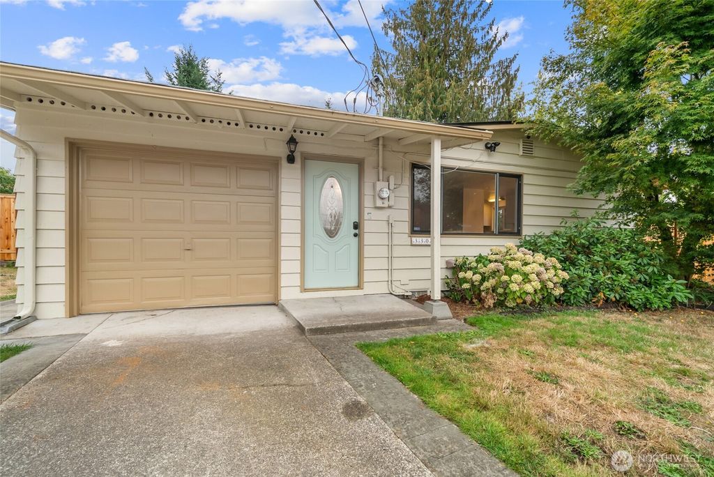 Photo of 33007 27th Avenue SW, Federal Way, WA 98023 (MLS # 2440835)