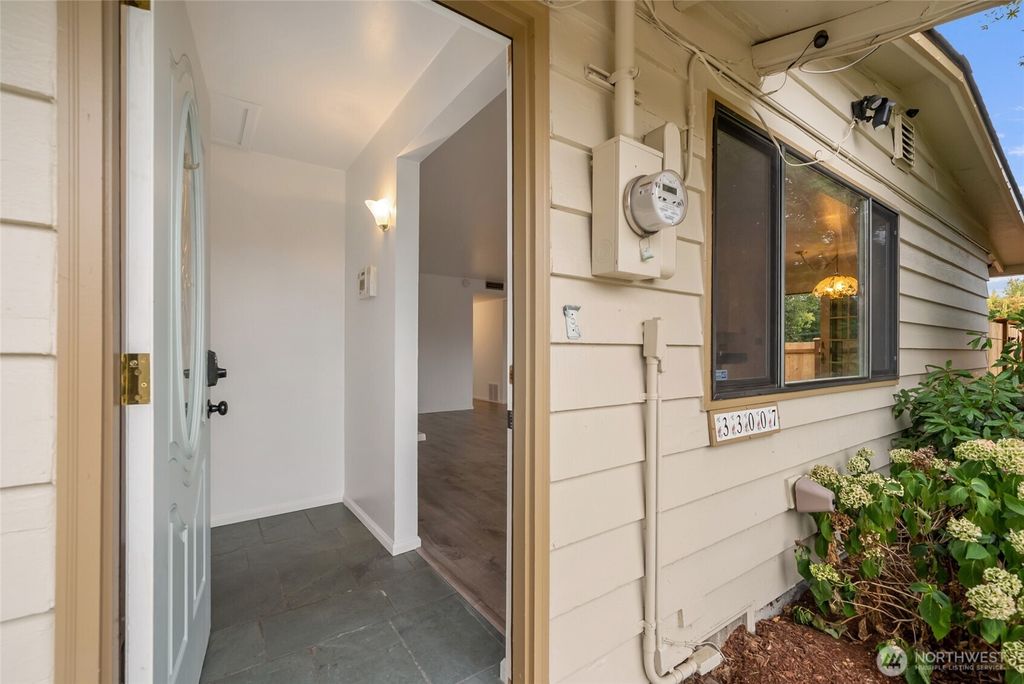 Photo of 33007 27th Avenue SW, Federal Way, WA 98023 (MLS # 2440835)