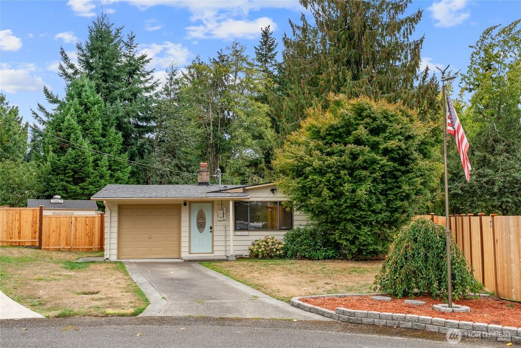 Photo of 33007 27th Avenue SW, Federal Way, WA 98023 (MLS # 2440835)