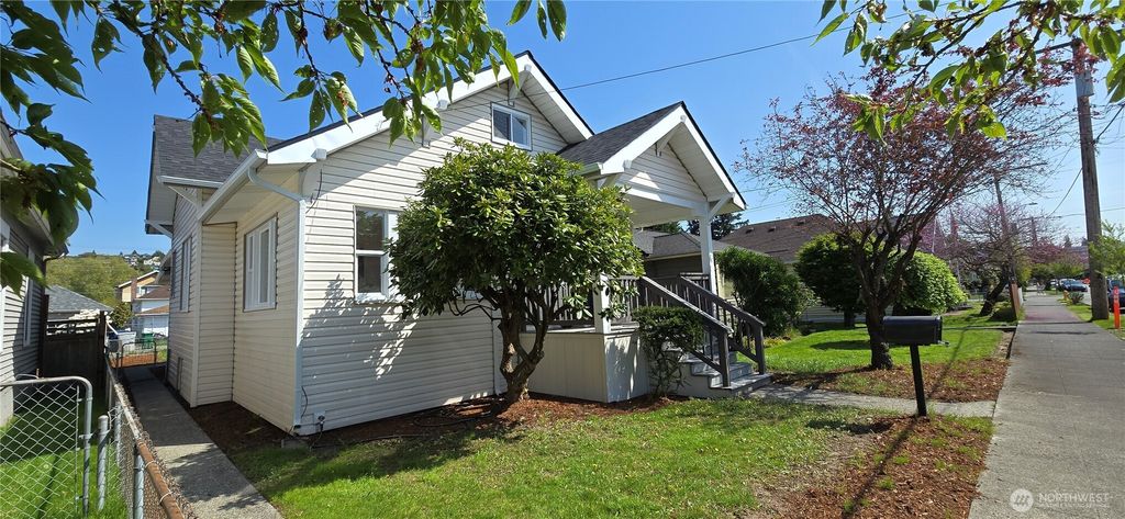 Photo of 536 Morris Avenue S, Renton, WA 98057 (MLS # 2361552)