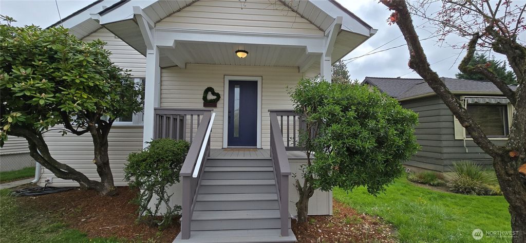 Photo of 536 Morris Avenue S, Renton, WA 98057 (MLS # 2361552)