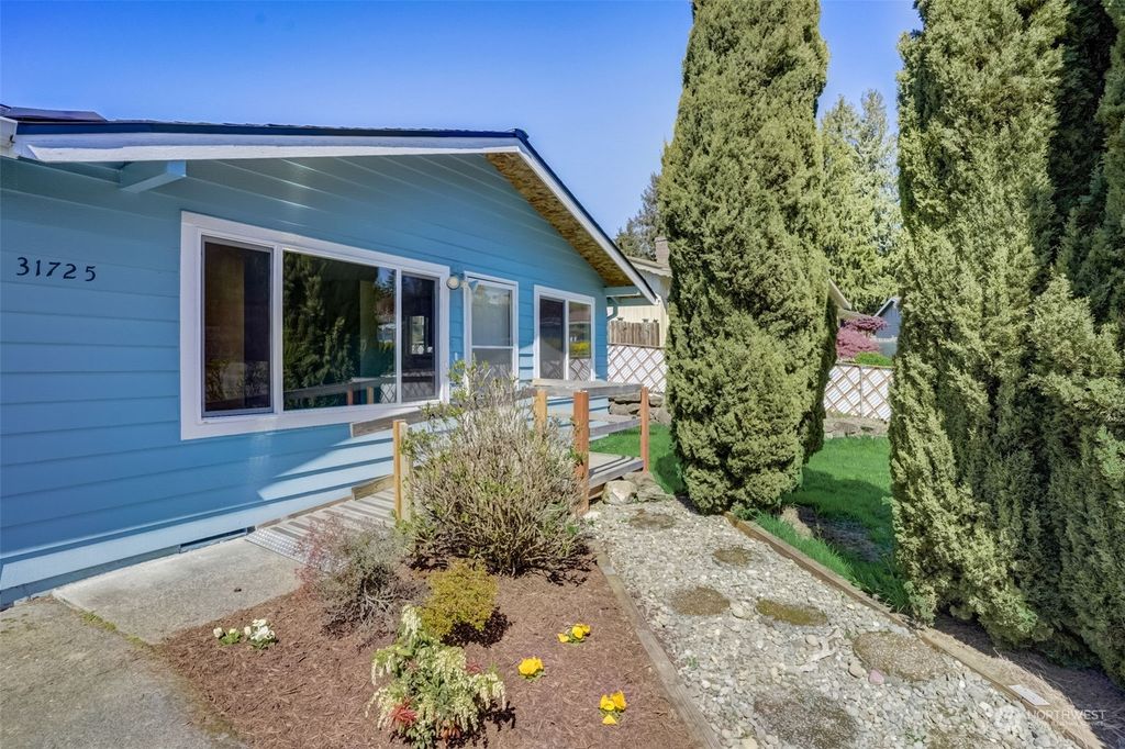 Photo of 31725 6th ave s Ave, Federal Way, WA 98003 (MLS # 2228484)