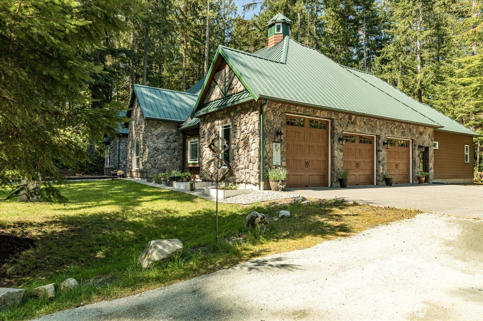 1059 Evergreen Lane
